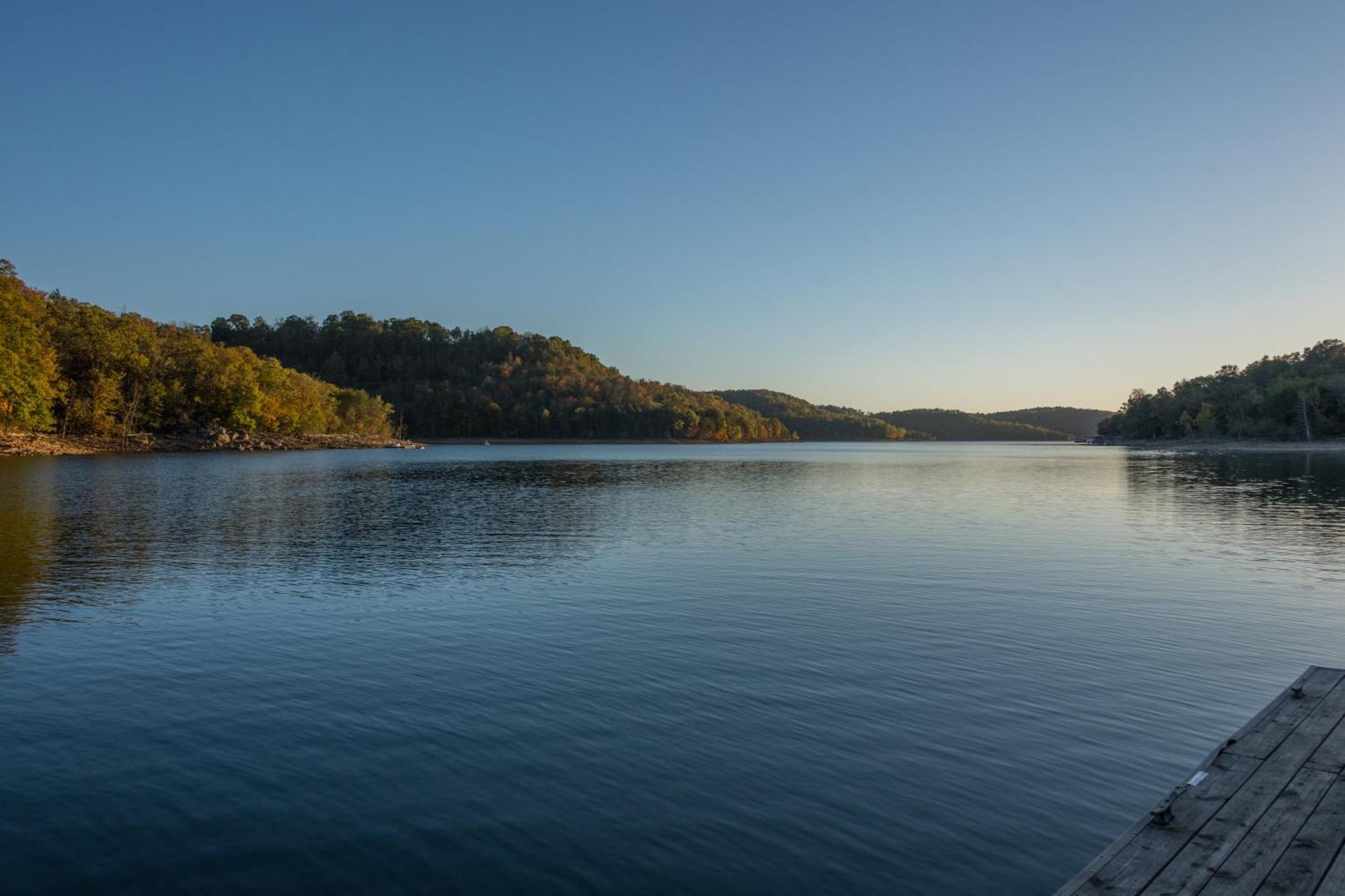 Beaver Lakefront Cabins - Couples Only Getaways Eureka Springs Exterior photo