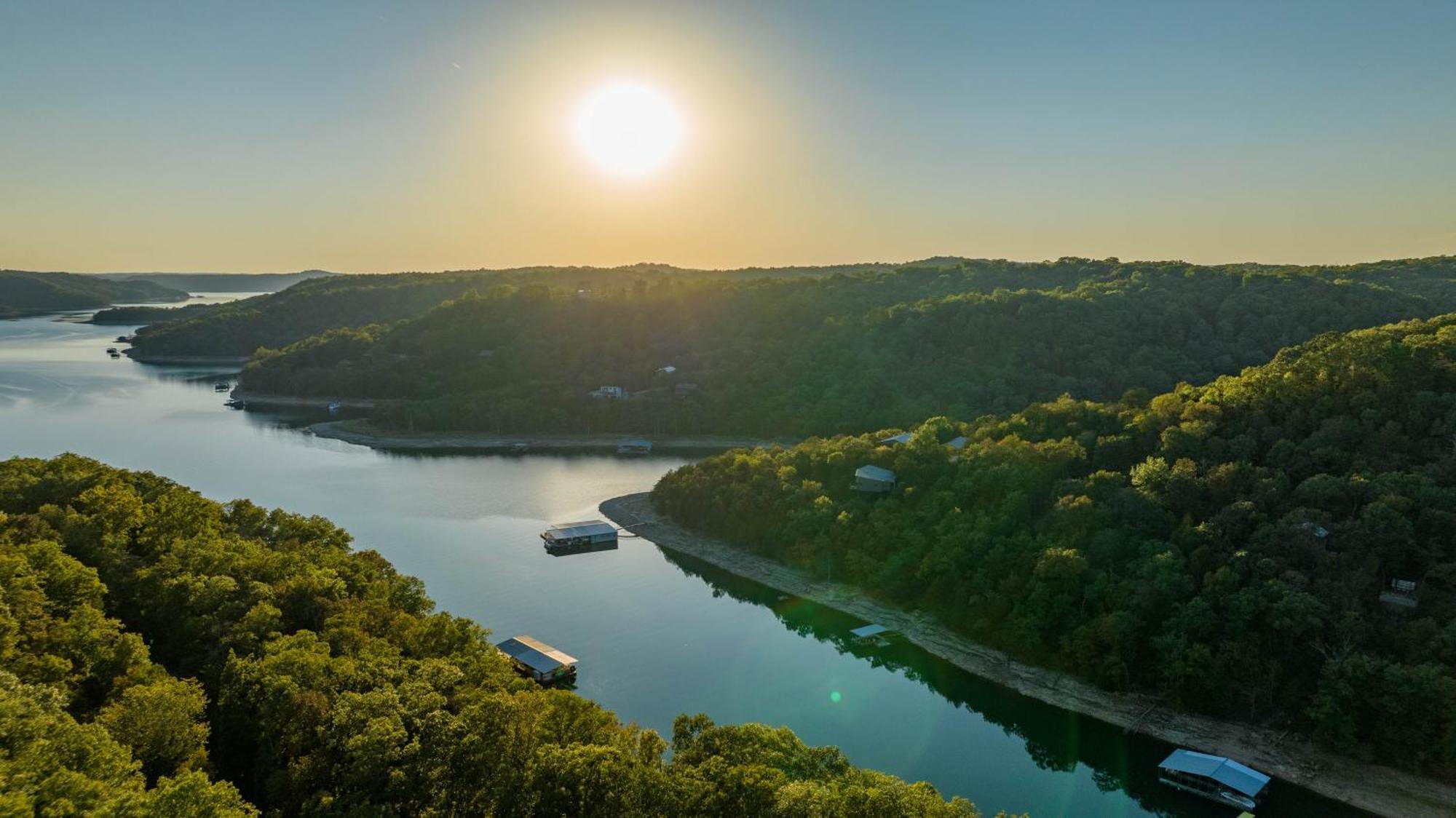 Beaver Lakefront Cabins - Couples Only Getaways Eureka Springs Exterior photo